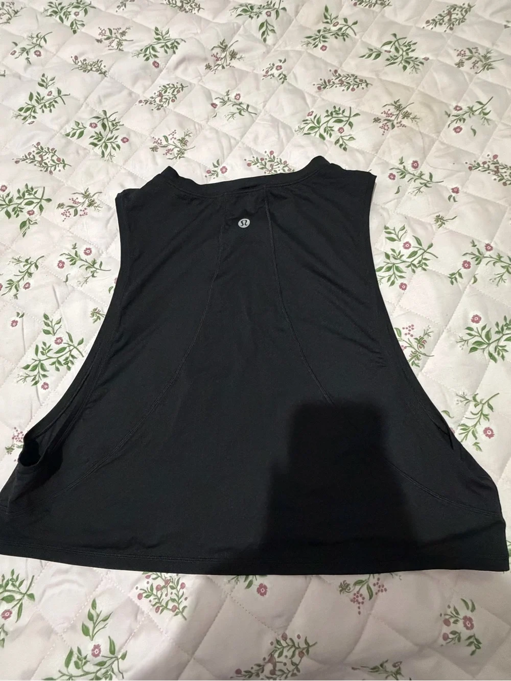 lululemon black crewneck athletic top with interior care tag